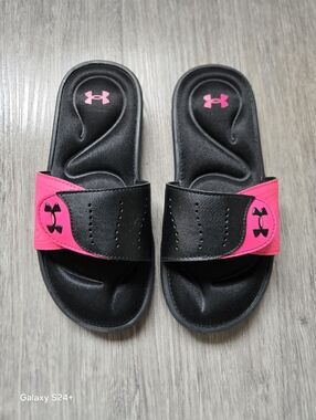 Under Armour Black & Pink Adjustable Slide Sandals SZ 6 US